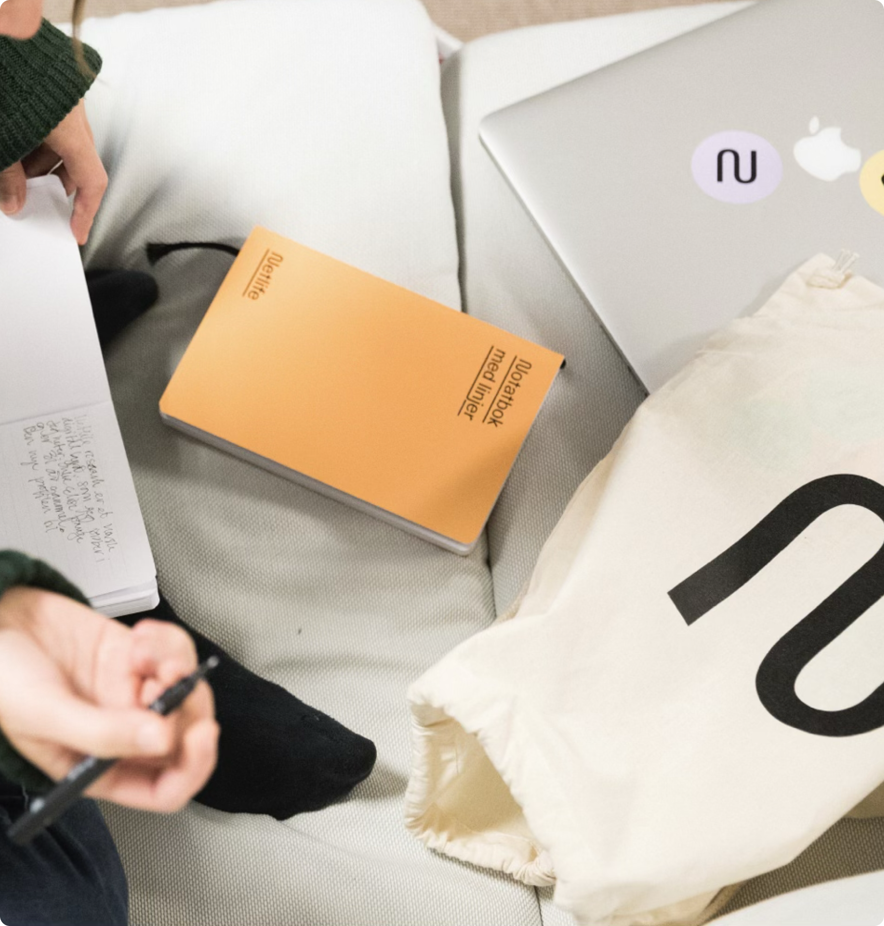 Netlife laptop and tote bag